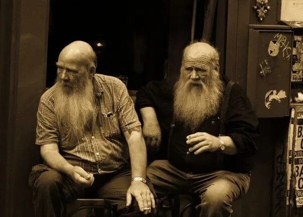 Толстый старик видео. Старик с бородой. Два старца. Два старика. Жирный бородатый старик.