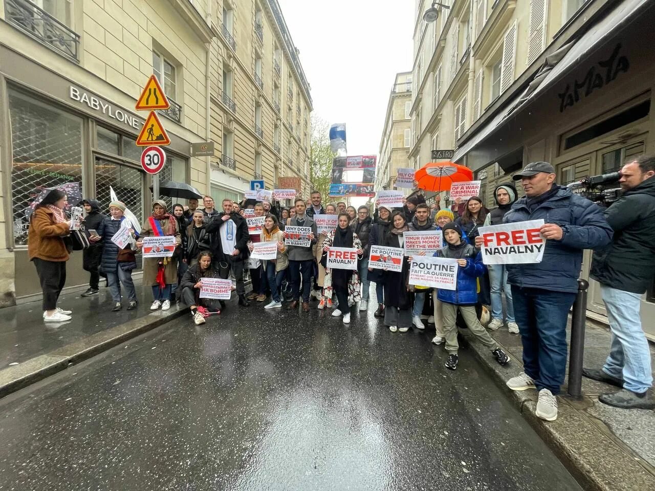 Слова жены навального. Пикеты в России. Митинги во Франции. Протесты в Европе. Антивоенные митинги.