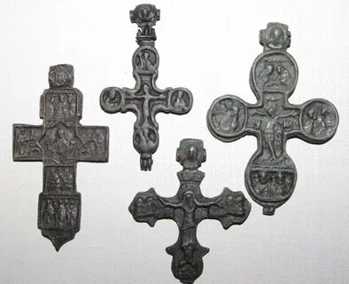 Имеет кресты