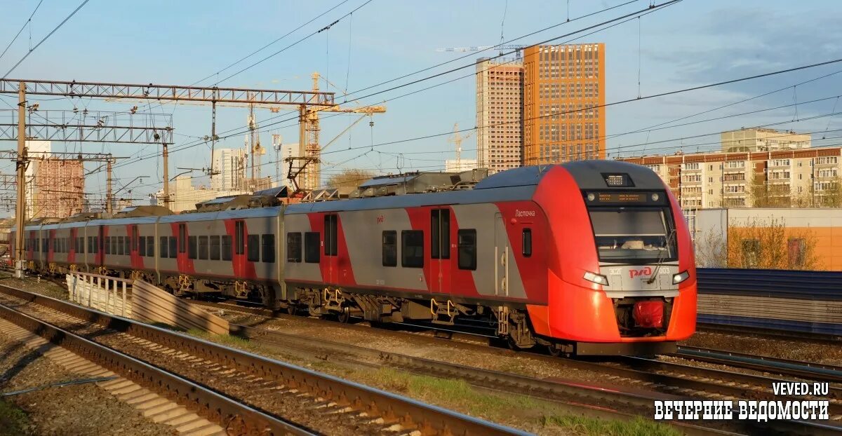 Ласточка екатеринбург красноуфимск. Электропоезд екатеринбург красноуфимск. Электропоезда ласточка уральские локомотивы. Электропоезд екатеринбург красноуфимск. Электричка ласточка пермь.