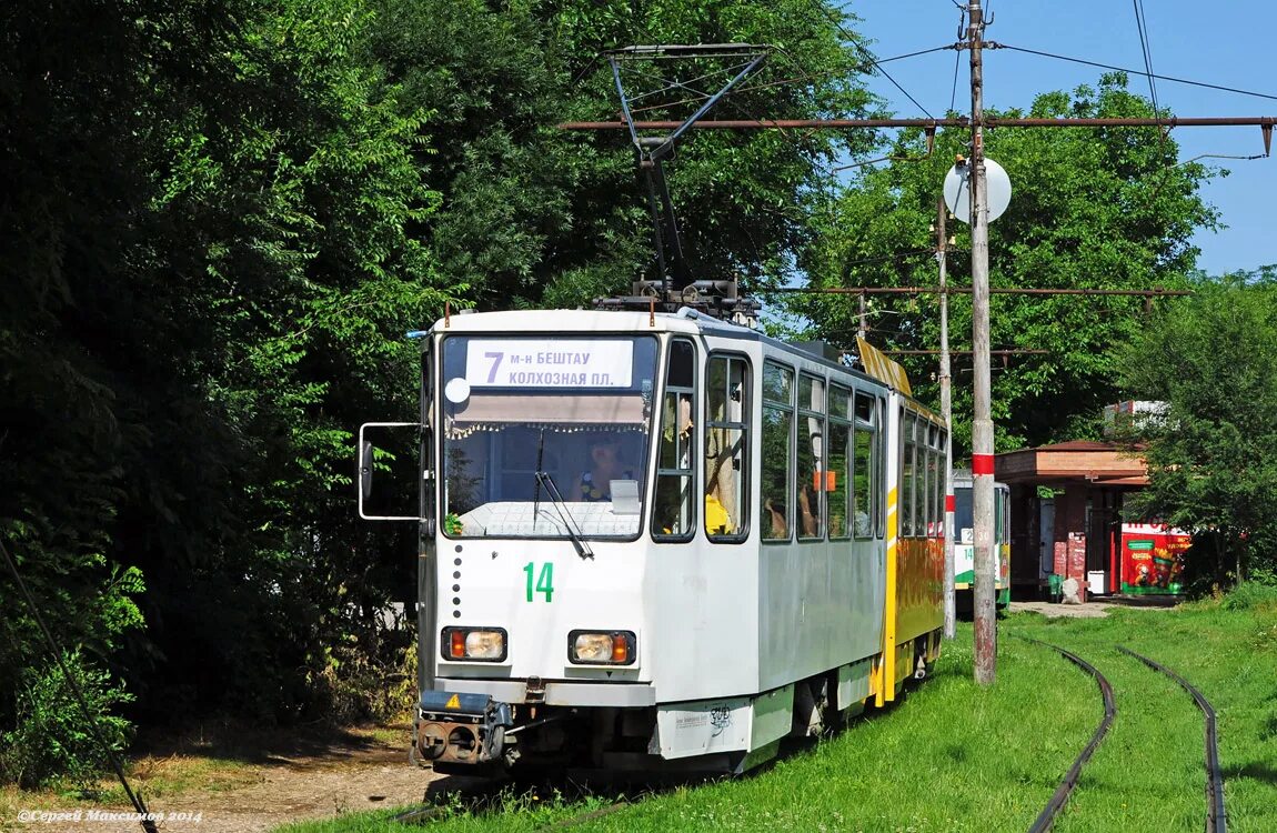 Движение трамваев пятигорск. Пятигорский трамвай Tatra kt4. Татра кт4 Пятигорск. Трамвай Пятигорск. Трамваи города Пятигорска.