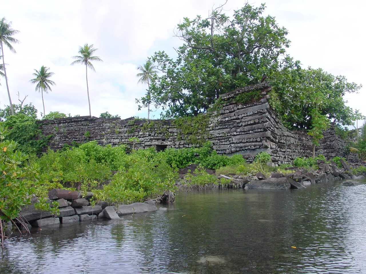 Ancient island. Нан Мадол город. Остров Понапе нан-Мадол. Нан-Мадол тихий океан. Руины нан Мадола остров Понпеи.