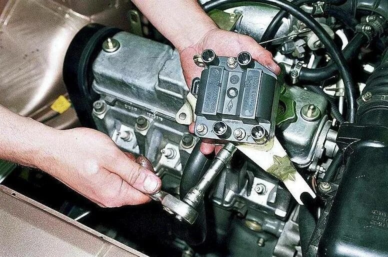 Шланг вентиляции картера 2115. 6 8кл. 8 кл двигатель ваз 2114. Катушка ваз 2114 8 клапанов. Катушка зажигания ваз 2112/2114.