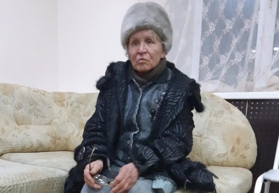 Квартира бабушка большой камень. Дом пенсионерки. Сдала квартиру бабушке. Сдала квартиру бабушке. Квартира бабушки.