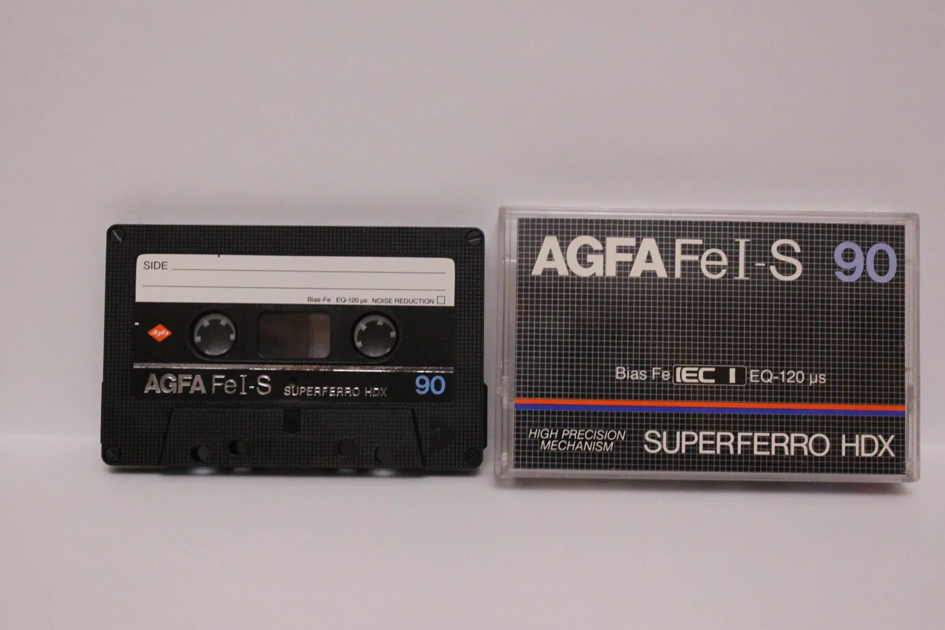 Радио забытая кассета. Кассета для магнитофона Agfa Superferro. Аудиокассета Agfa Fe i. Кассеты 80-х годов Agfa. Hdx кассеты для магнитофона.