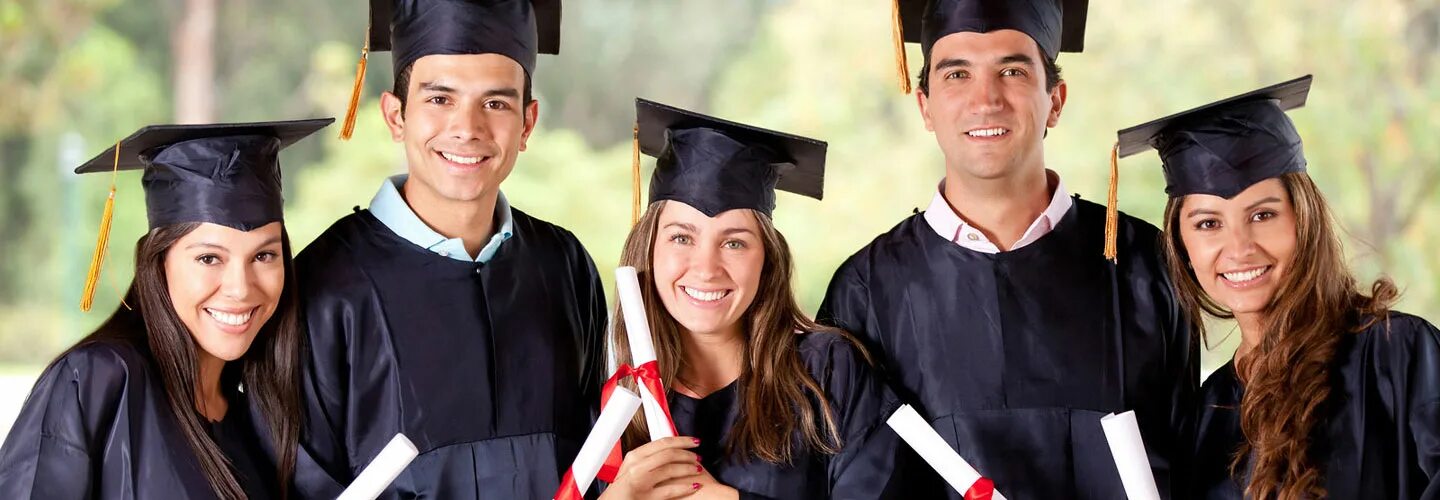 Одаренный магистр. Ученик в магистерской шапочке. Одаренный ребенок. Мантия для детей. Магистр картинка.