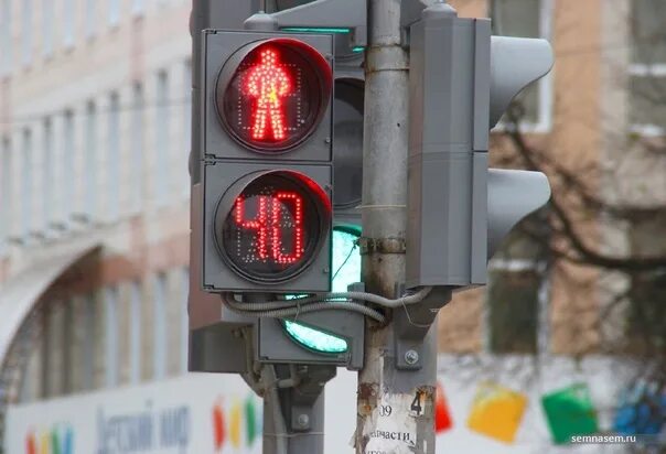 Пешеходный светофор. Пешеходный светофор красный. Светофор с секундомером. Пешеходный переход со светофором. Переход на красный пешеход