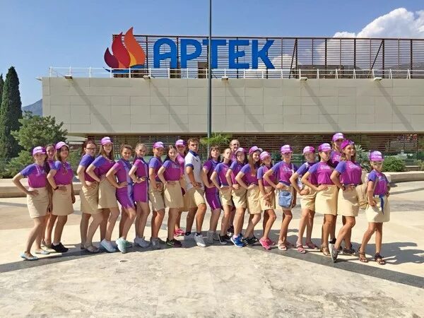 Буклет артек. Лагерь артек в анапе. Орлёнок детский лагерь юнармия. Детский лагерь дети артек. Артек морской лагерь.