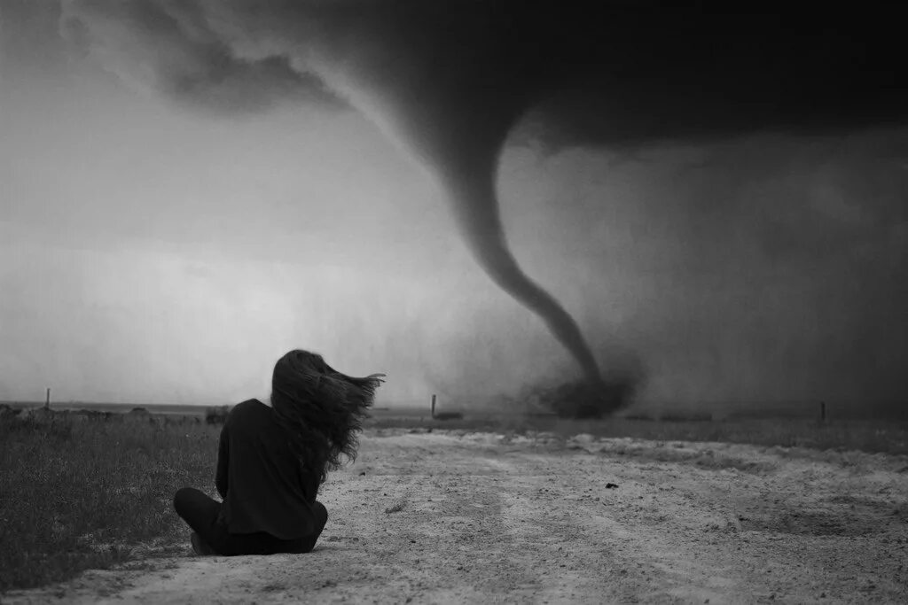 Воздушная женщина. Женщина буря. Буря в твоей душе. Буря в твоей душе. Бушующее море и человек.