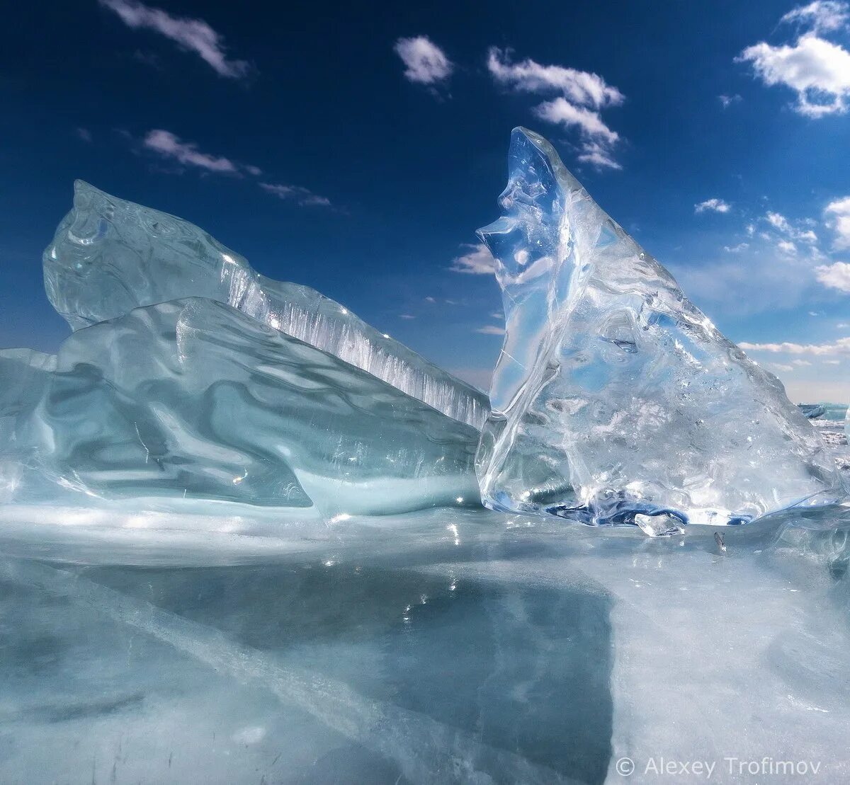 Ледяные сопки Байкала. Хрустальный лед Байкала. Ледяной пейзаж. Ледяная глыба. Тема ледового