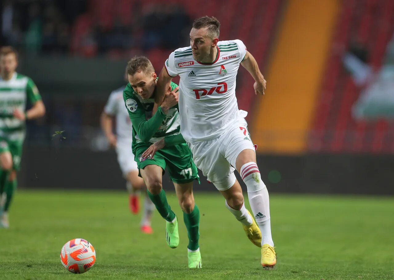 Дзюба почему не играет сегодня за локомотив. Дзюба локомотив. дзюба и миранчук локомотив. футболисты спартака.