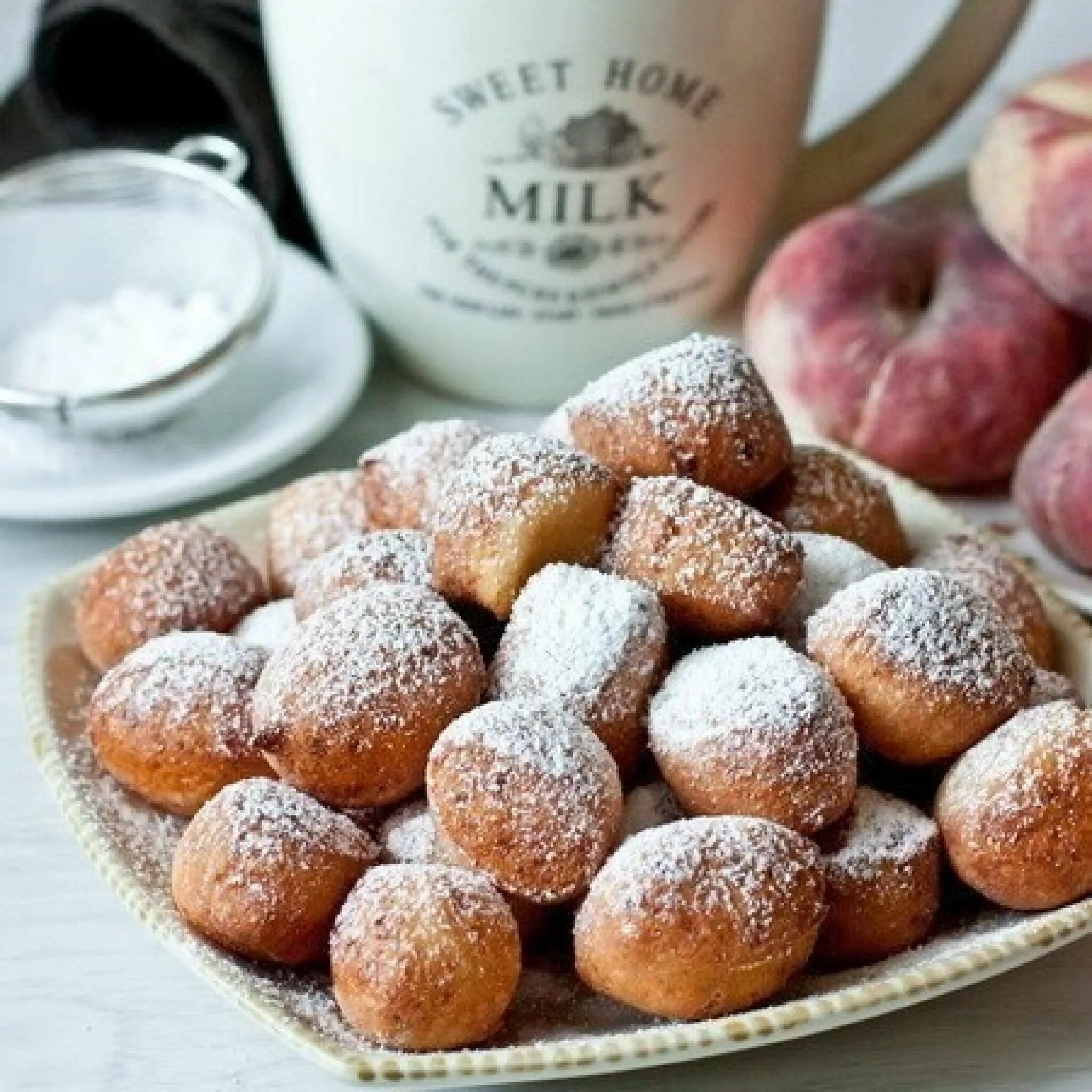 Круглые творожные шарики. Творожные пончики на скорую руку. Пончики творог творожные. Творожные пончики. Пончики творог творожные.