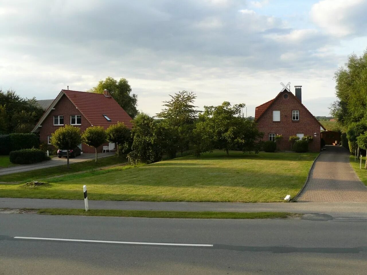 Как выглядит поселок. Немецкая деревня ФРГ. Деревня Meerholz Германия. Деревня Alberzell Германия. Деревня Ахкаррен в Германии.
