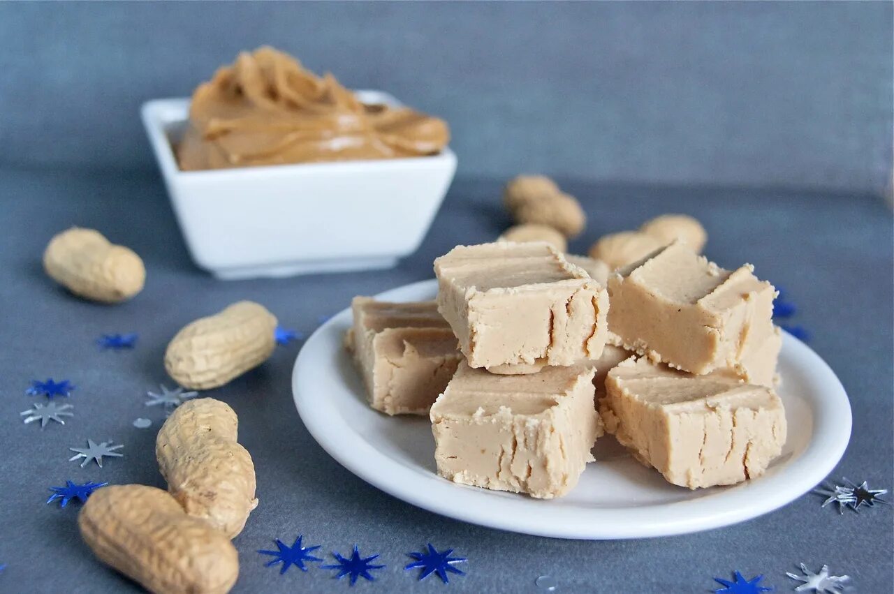 Помадка еда. День помадки с арахисовым маслом (peanut butter fudge day) — сша. арахисово-сливочной помадки. помадка десерт. день арахисово-сливочной помадки.