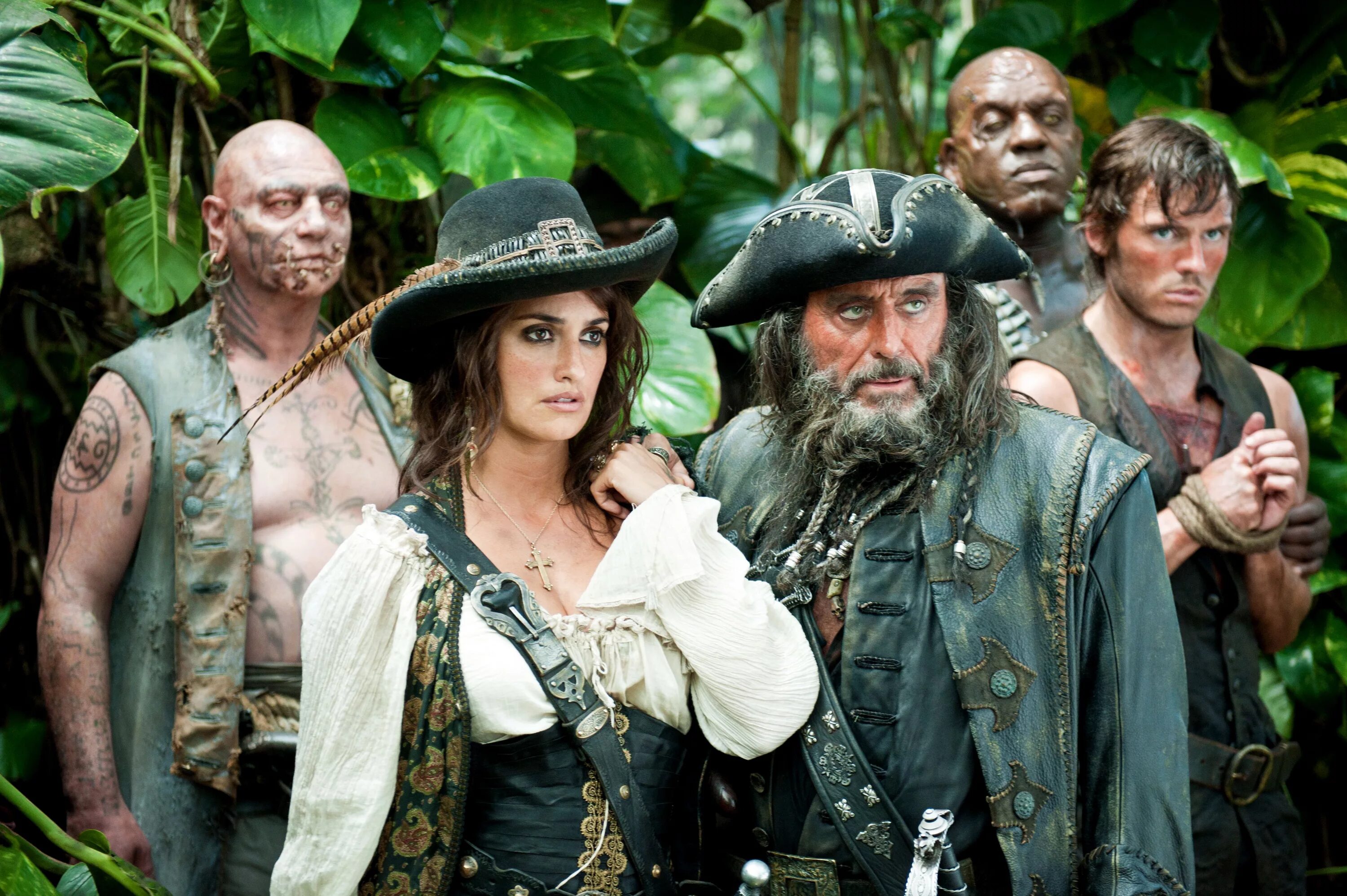 На острове жили 90 пиратов. Пираты Карибского моря 4 на странных берегах. Иэн МАКШЕЙН пираты Карибского. Пенелопа Крус пираты Карибского моря.