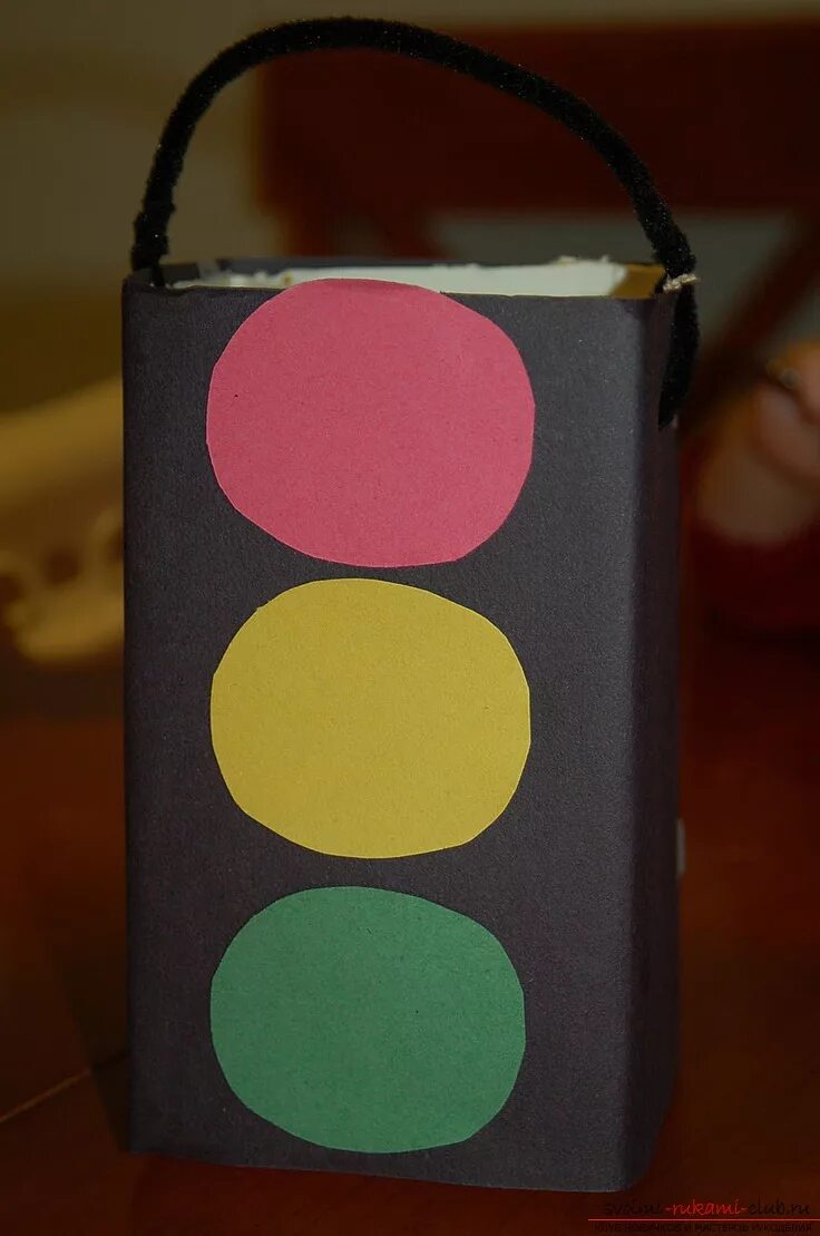поделка светофор из картона. светофор из картона для детей. поделка светофор. светофор из бумаги своими руками. поделка светофор в подготовительной группе.
