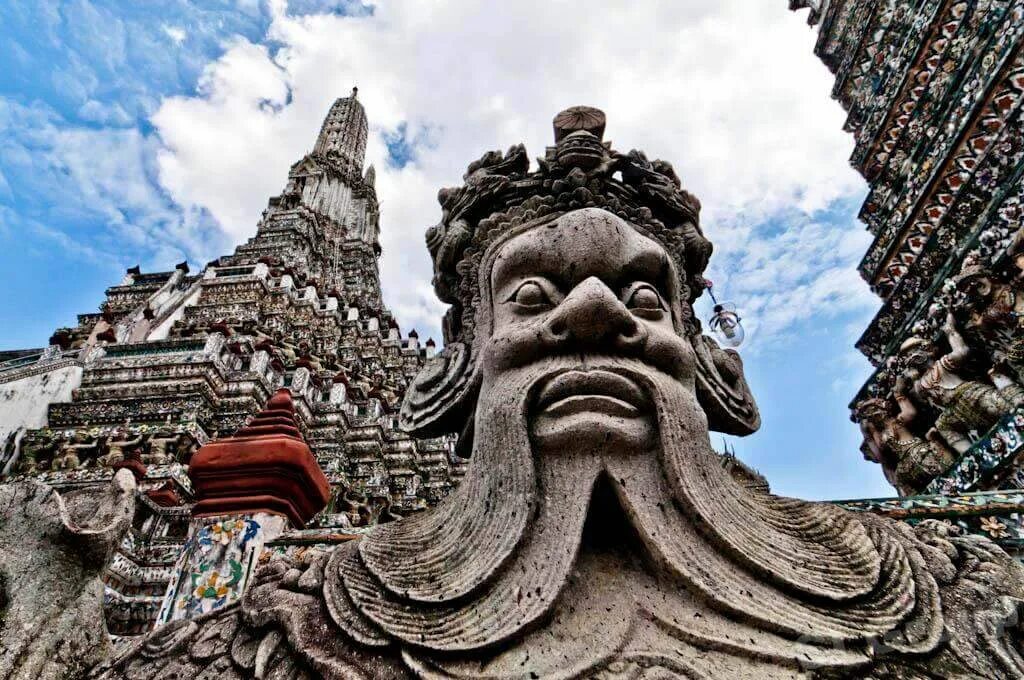 Арун бангкок. Храм утренней зари (wat Arun). Ват Арун Таиланд. Храм ват Арун. Храм ват Арун (храм рассвета) внутри.