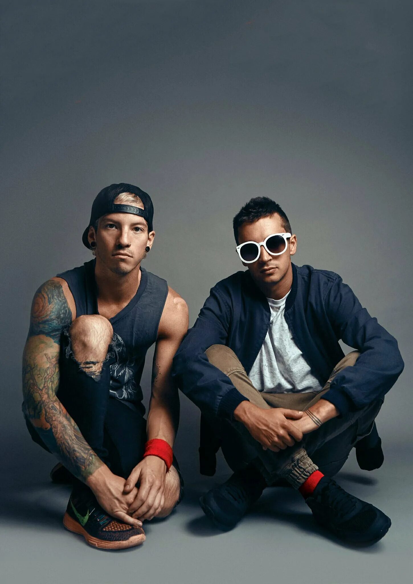 21 пилот фото. Группа твенти ван. 21 pilots. Группа твенти ван. Солист группы твенти ван пилотс.