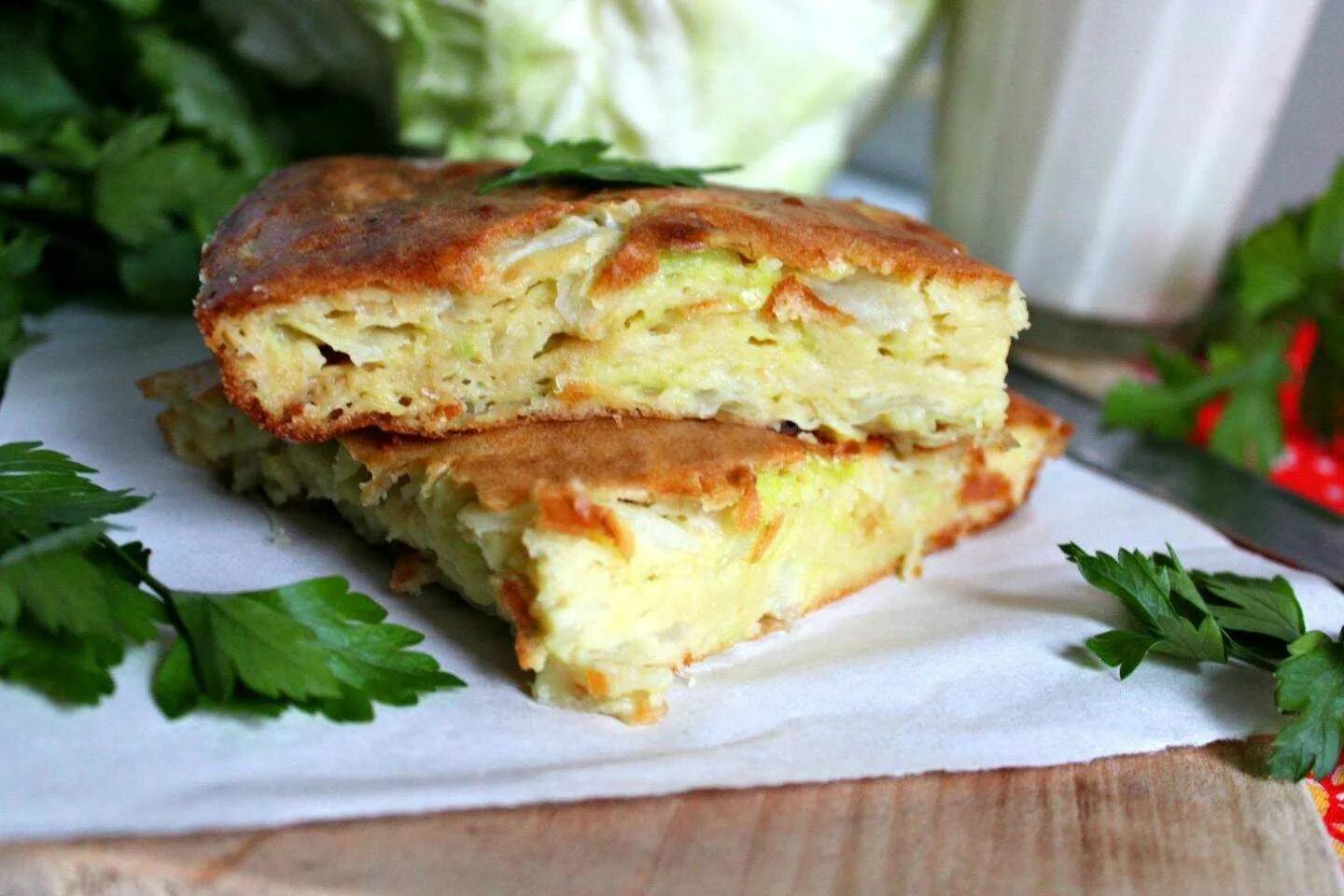 Капуста в духовке быстро и вкусно. Пирог капустник заливной. заливной пирог с капустой на кефире в духовке. заливной пирог с капустой в духовке. капустный пирог заливной в духовке.