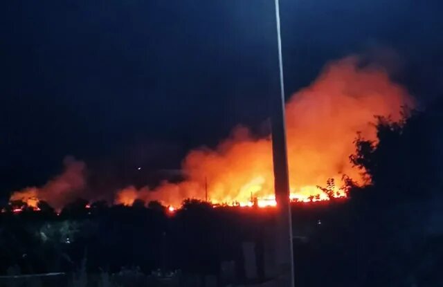 Пожар на заревом. Зарево пожара. Пожар в Нагаево вчера. Зарево от пожара фото. Пожар в Нагаево сегодня.