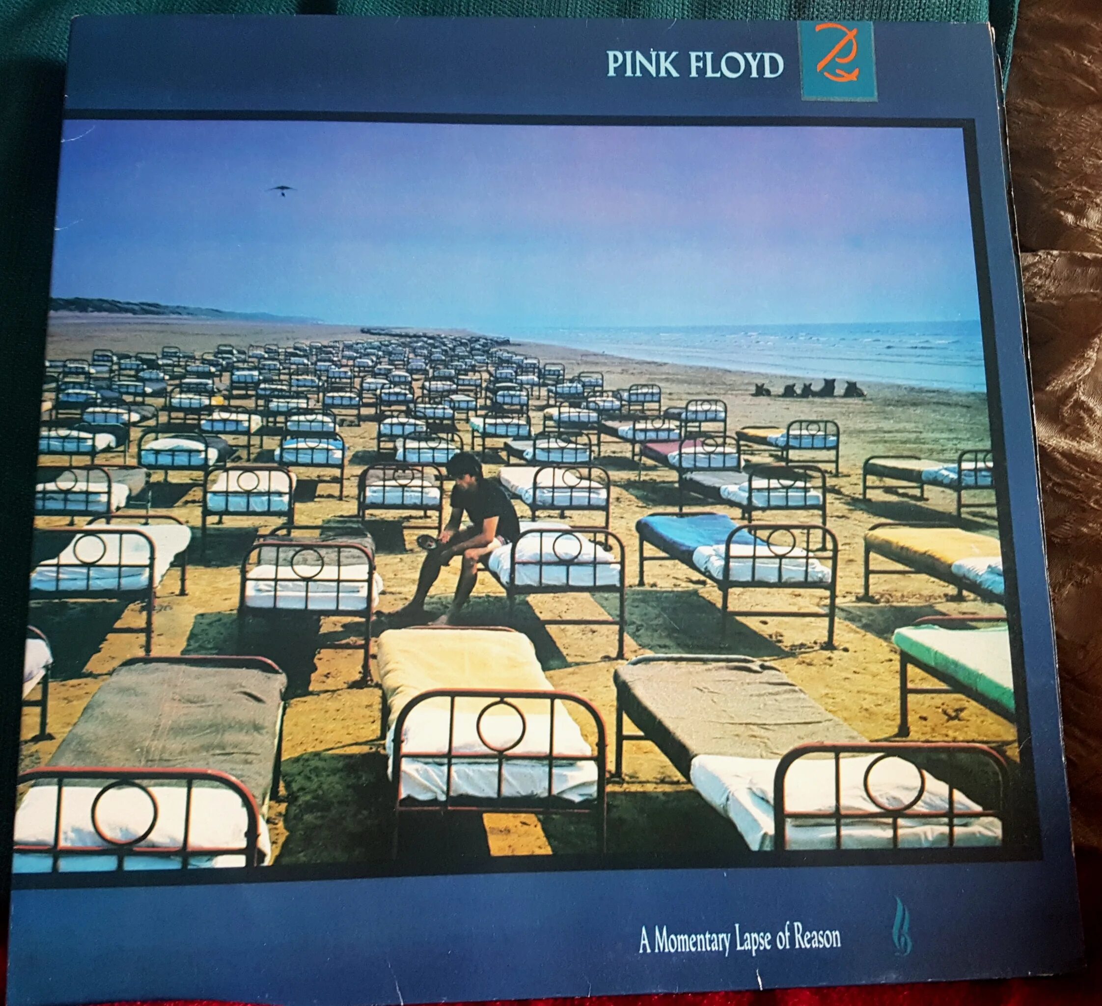 Momentary lapse of reasoning. Pink Floyd a Momentary lapse. A Momentary lapse of reason. A Momentary lapse of reason обложка. 1987 - A Momentary lapse of reason.