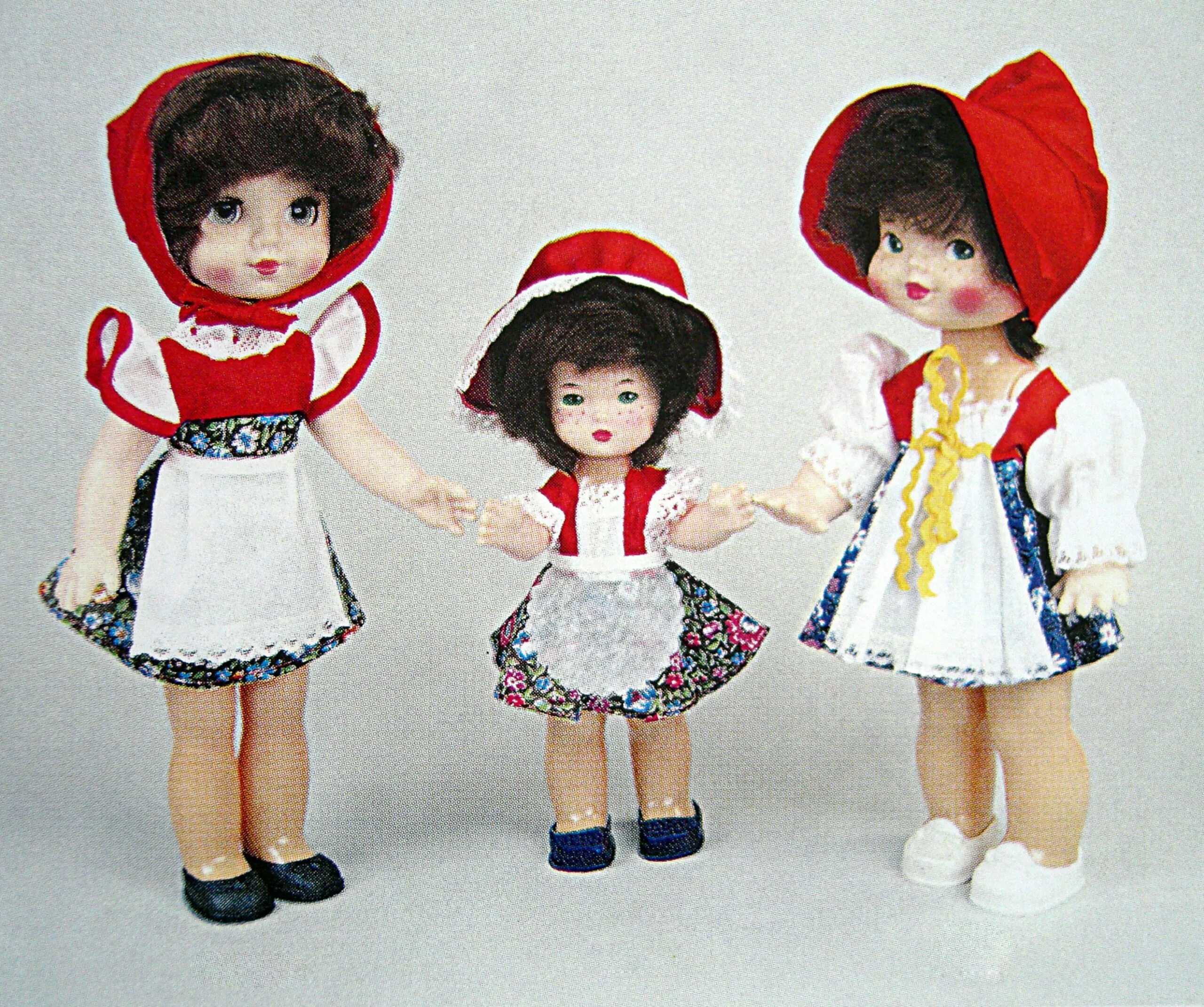 Красные куколки. Куклы красная шапочка фабрика Ленигрушка. Кругозор красная шапочка кукла. Куклы фабрики кругозор. Советская кукла красная шапочка.