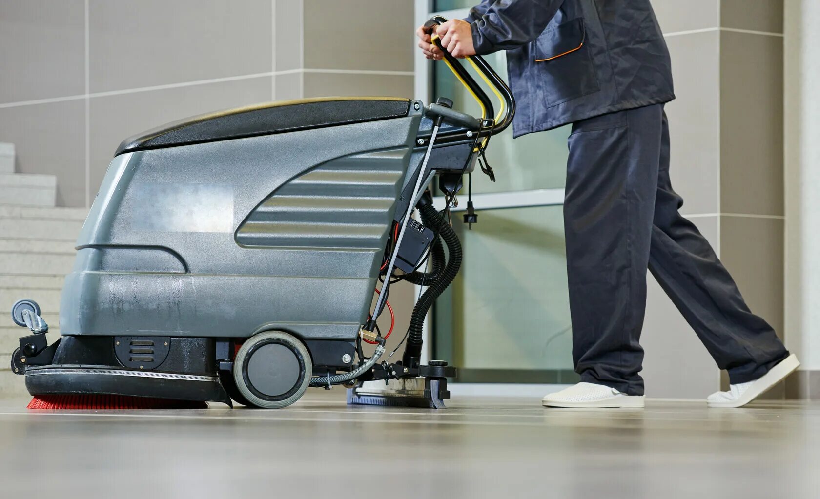 Коммунальная машина karcher mc 50 adv. Аренда машины для уборки магазина. Моющая машина для пола. Nilfisk 450. Поломоечная машина nilfisk sc 450 e br.