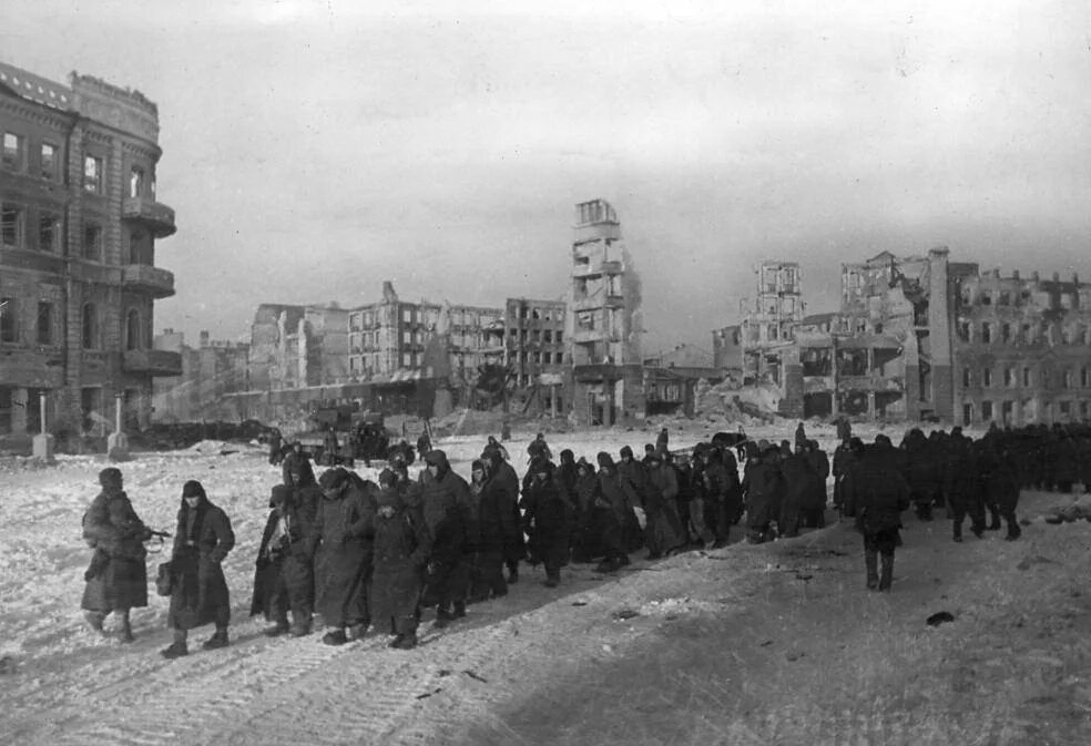 М сталинградская. Площадь павших борцов сталинград 1943. бои за сталинград 1943. сталинградская битва 1943 архив.