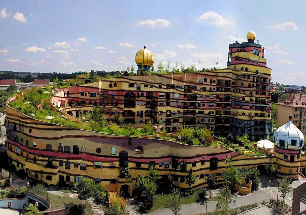 Жилой комплекс «Лесная спираль» (Waldspirale), Дармштадт (Германия). Лесная спираль Фриденсрайх Хундертвассер. Здание "Лесная спираль" Дармштадт, Германия. Лесная спираль в Дармштадте. 7 необычных городов