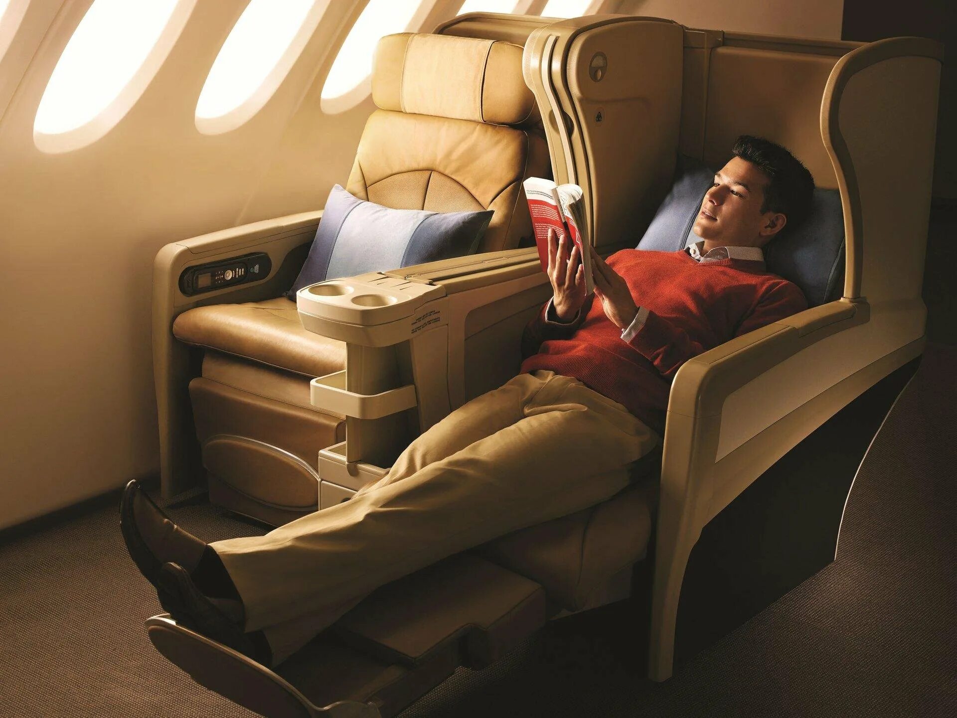 Кресла в бизнес классе a330. Singapore Airlines Business class Airbus a 330. Бизнес класс в самолете. Полет бизнес классом.