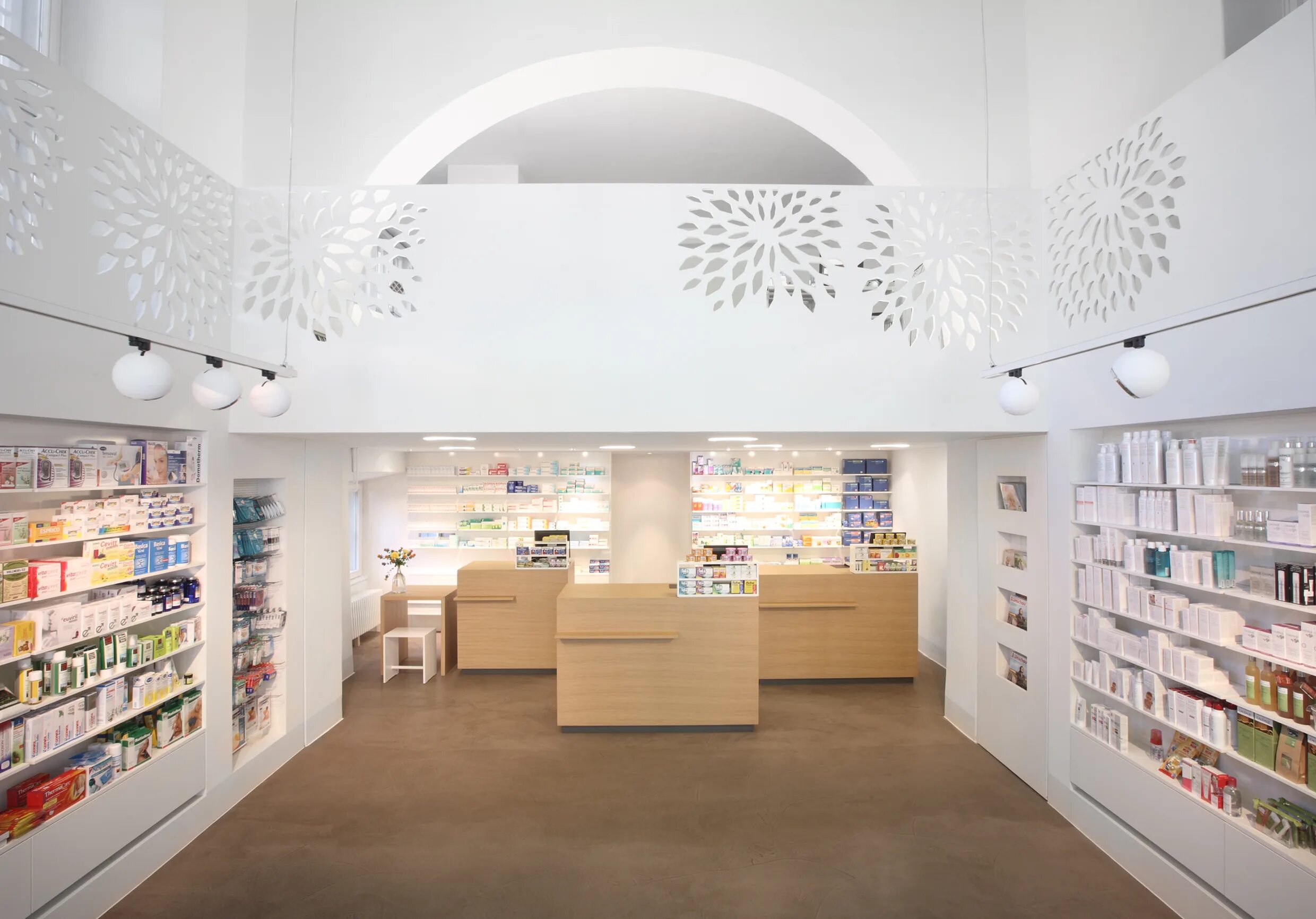 Красивая аптека внутри. Помещение аптеки. Интерьер аптеки. Освещение в аптеке. Освещение помещений аптек должно быть.