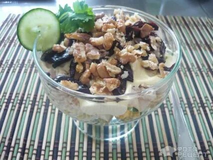 Салат чернослив с курицей огурцом яйцом
