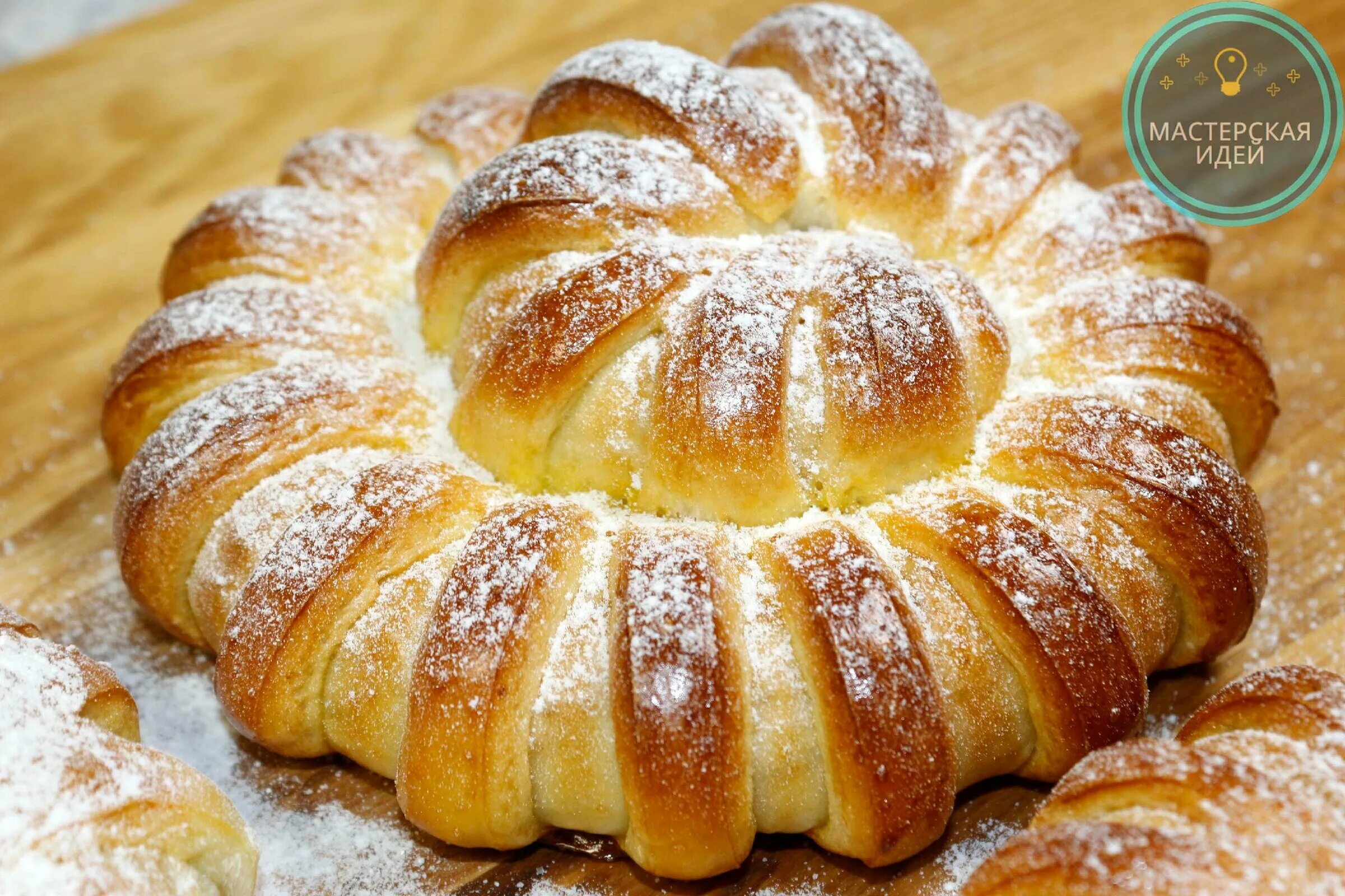 булочка со сгущенкой.