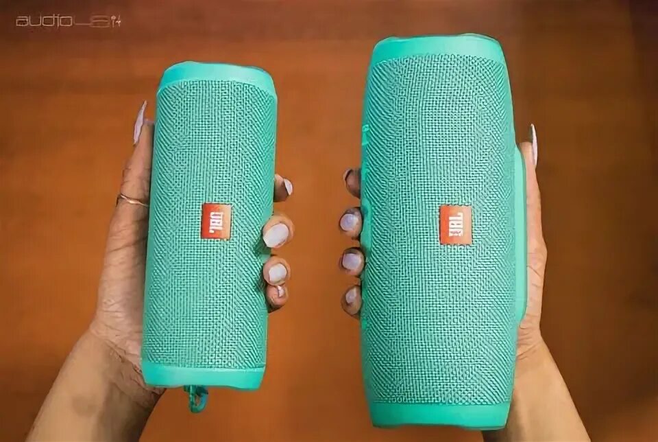 Jbl charge 3 charge 4. Колонка jbl charge 4 комплектация. Jbl charge 5 комплектация. Jbl charge 3 сравнения. Jbl charge 5.