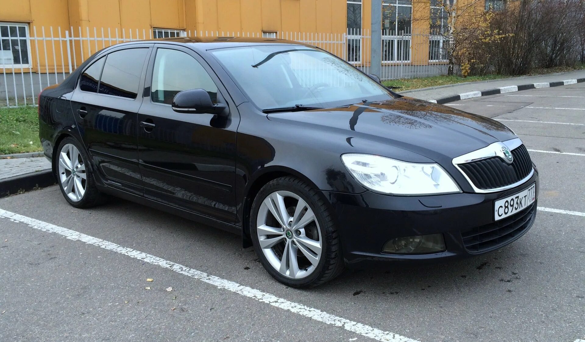 Skoda Octavia a5 черная r17. Шкода а5 RS чёрная. Skoda Octavia a5 2010.