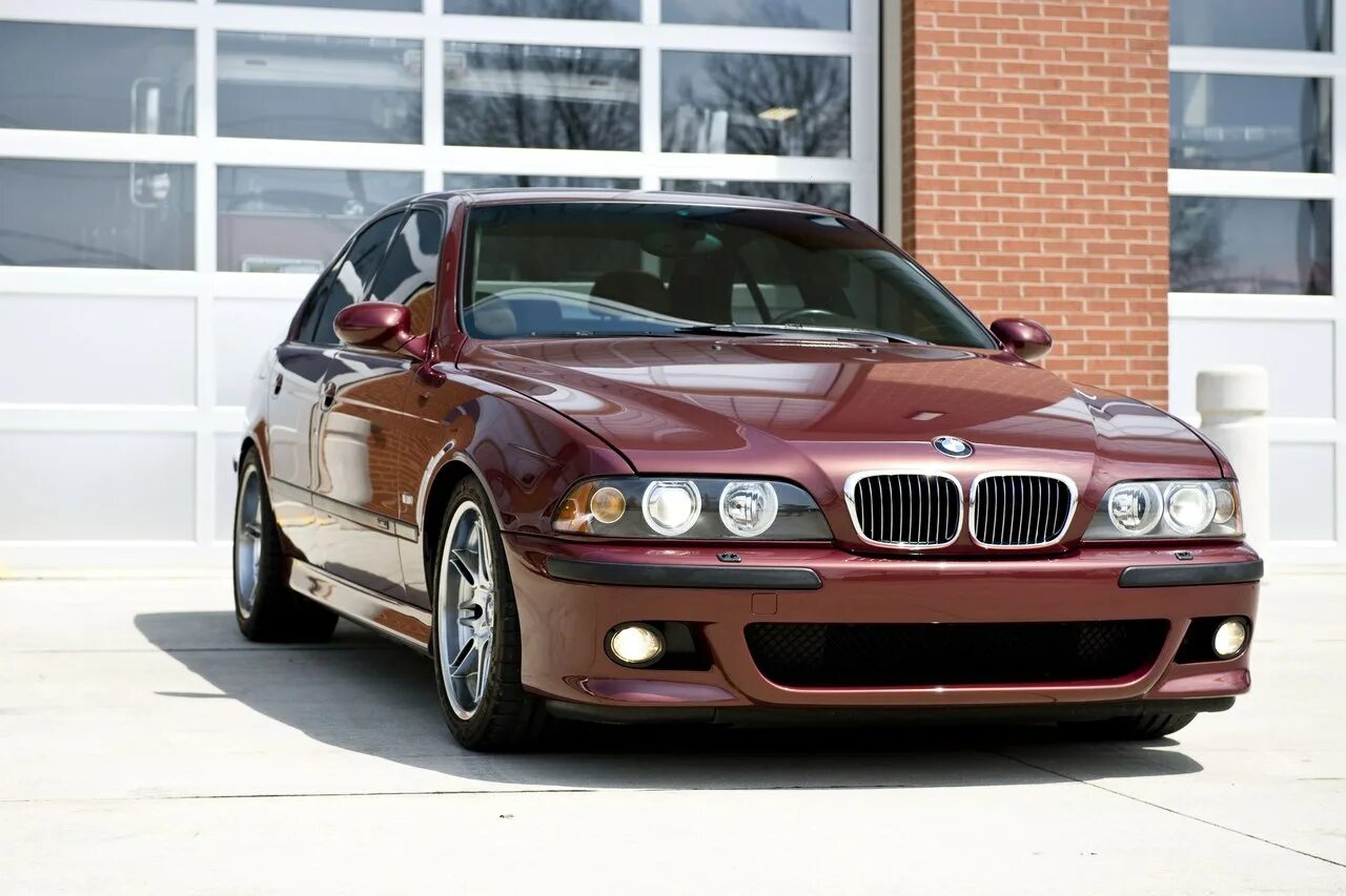 Авто с пробегом бмв е39. Бмв m5 e39. bmw e39 бордовая. bmw m5 2002 e39. bmw 5 e39.