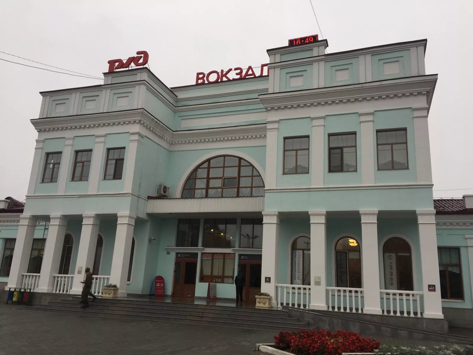 Ж/д вокзал уссурийск. Уссурийский пункт. Уссурийский пункт. Советская гавань вокзал. Железнодорожный вокзал станции уссурийск.