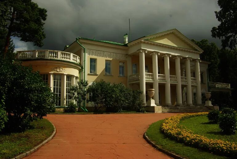 музей-заповедник ленинские горки, рабочий посёлок горки ленинские. ленинские горки москва. музей-усадьба горки ленинские центральная аллея. ленинские горки пушкин. усадьба горки ленинские северный флигель.