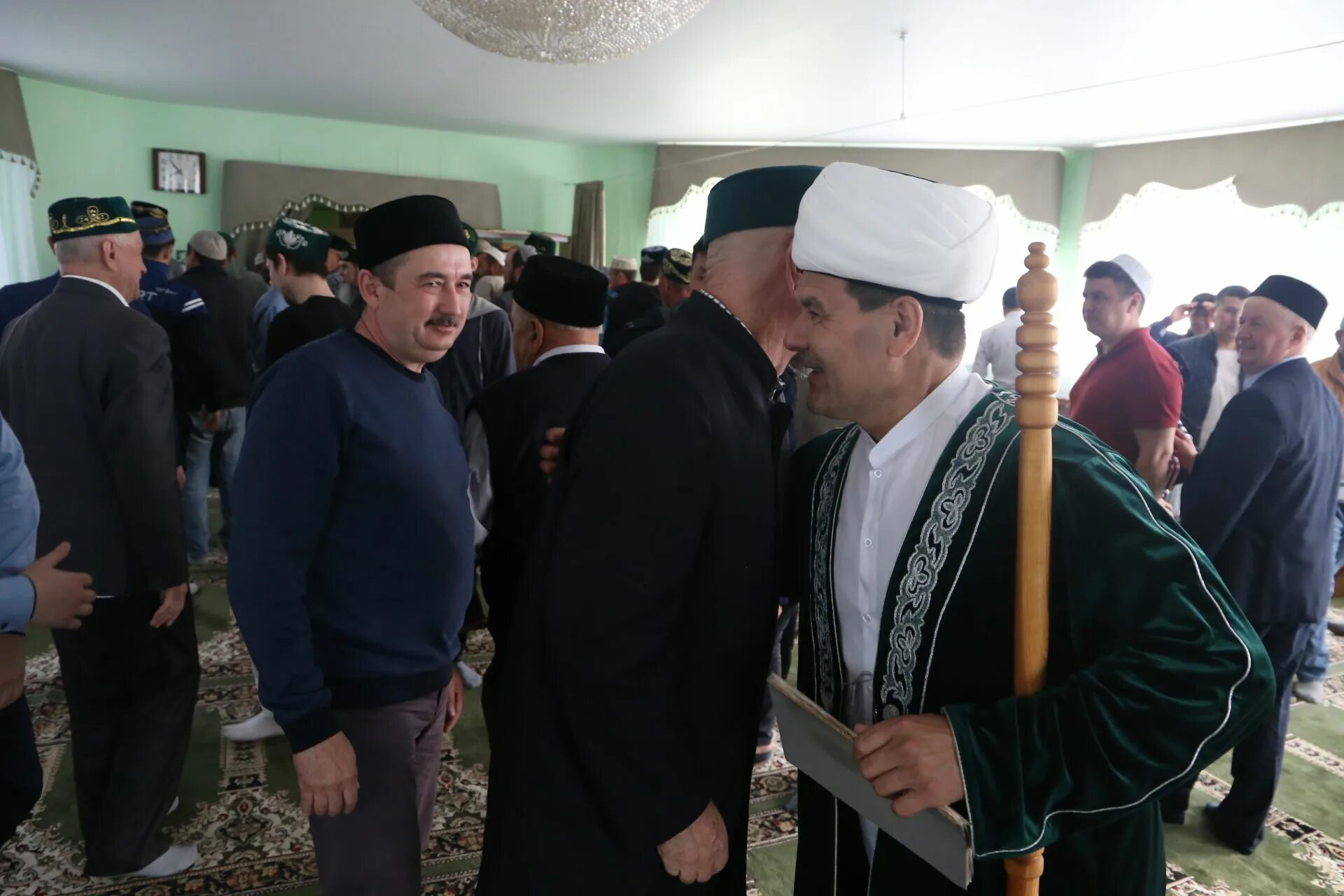 Ураза байрам. Мусульмане празднуют Ураза байрам в древности. Ураза-байрам празднуется 9 апреля Ташкент 2023 фото. Мужчины-мусульмане в Татарстане. Курам байрам 2024 даты празднования