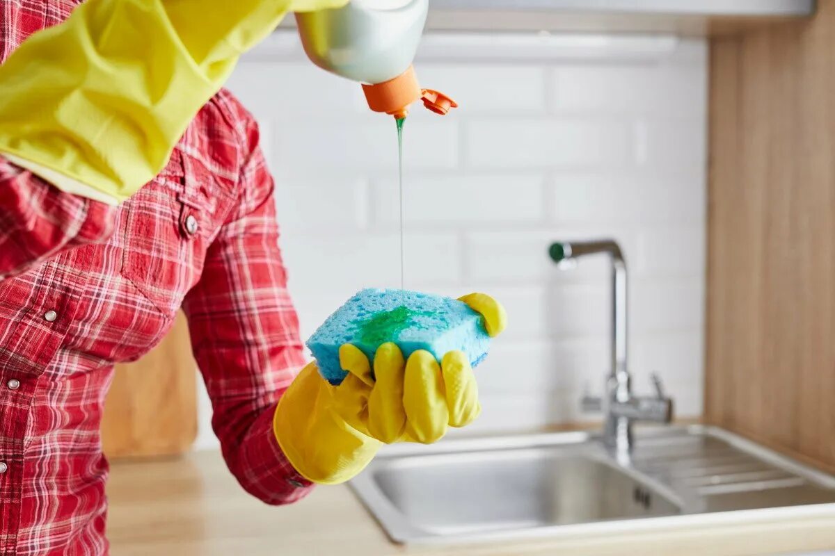 Мытье посуды. Чистота и порядок на кухне. Вещи для кухни. Чистота и организованность на кухне. Vacuum the dishes