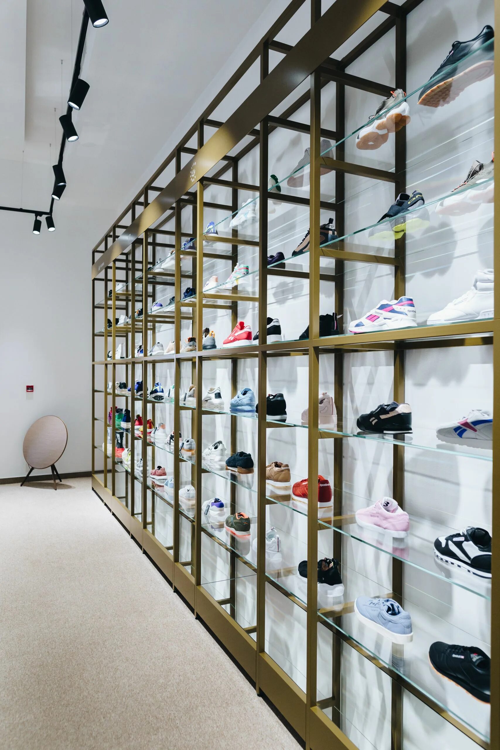 Kixbox галерея. магазин молодежной мужской одежды. молодежные магазины одежды. одежда мага. магазин молодежной одежды.