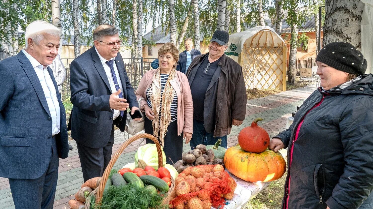 Урожай 2017 год. Праздник урожая в Зубчаниновке. Праздник урожая во Дворце труда. Праздник жатвы в Израиле.