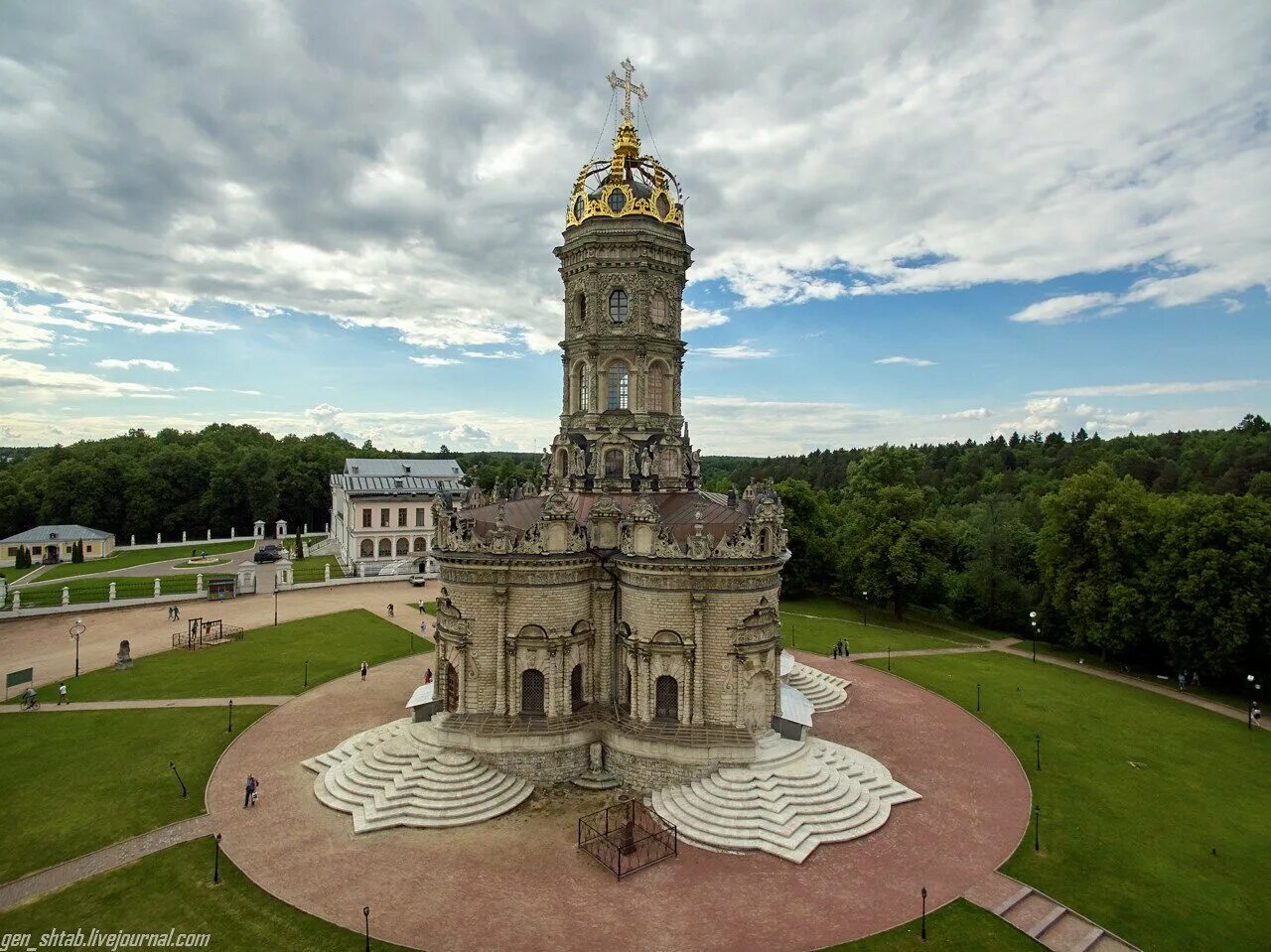 Погулять в подольске. Подольск усадьба Дубровицы Знаменская Церковь. Подольск Знаменская Церковь в Дубровицах. Дубровицы Церковь знамения Пресвятой Богородицы. Усадьба Дубровицы, посёлок Дубровицы.