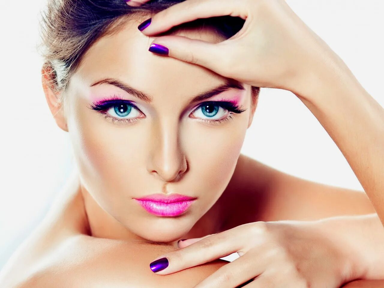 Ногти для девушек. Перманентный макияж бровей. Лицо девушки с орхидеей. Esthetique косметика. Ногти и ресницы.