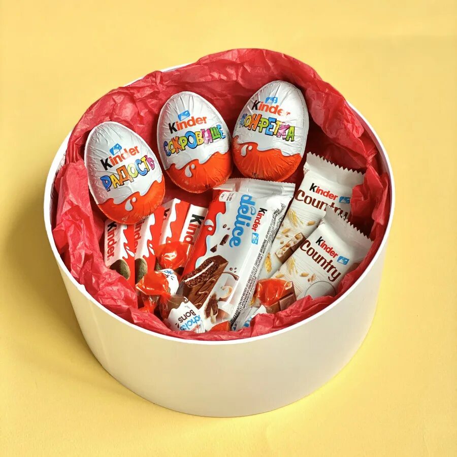 Kinder box. Набор Киндер. Сладкий набор Киндер. Подарочный набор Киндер. Набор сладостей Киндер в подарок.