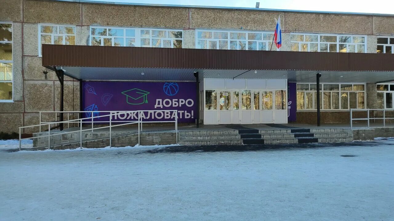 Гимназия no 42 красноармейский просп 133. Гимназия 42 барнаул внутри. Гимназия 42 барнаул. Гимназия 40 барнаул. Директор 42 гимназии барнаул.