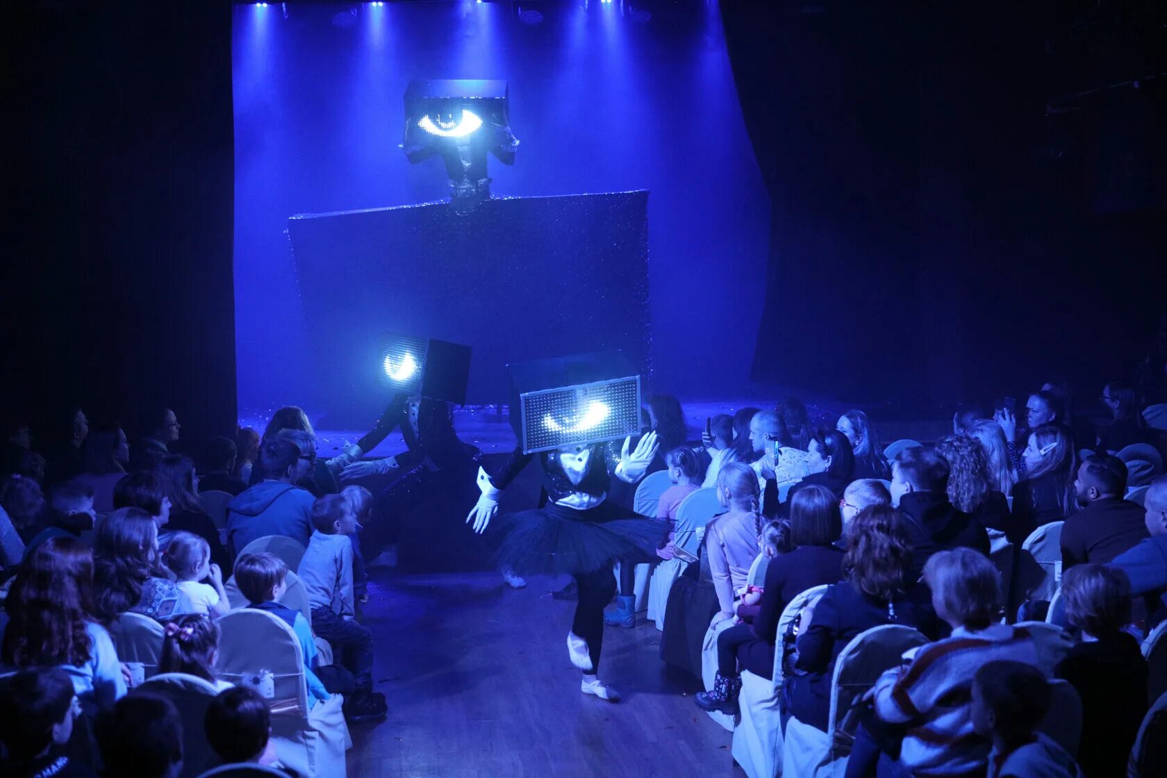 Лунозавр спектакль спб. Театр будущего лилии тим москва. дворец олимпия санкт-петербург лунозавр. театр будущего лилии тим на литейном. театр олимпия зал лунозавр.