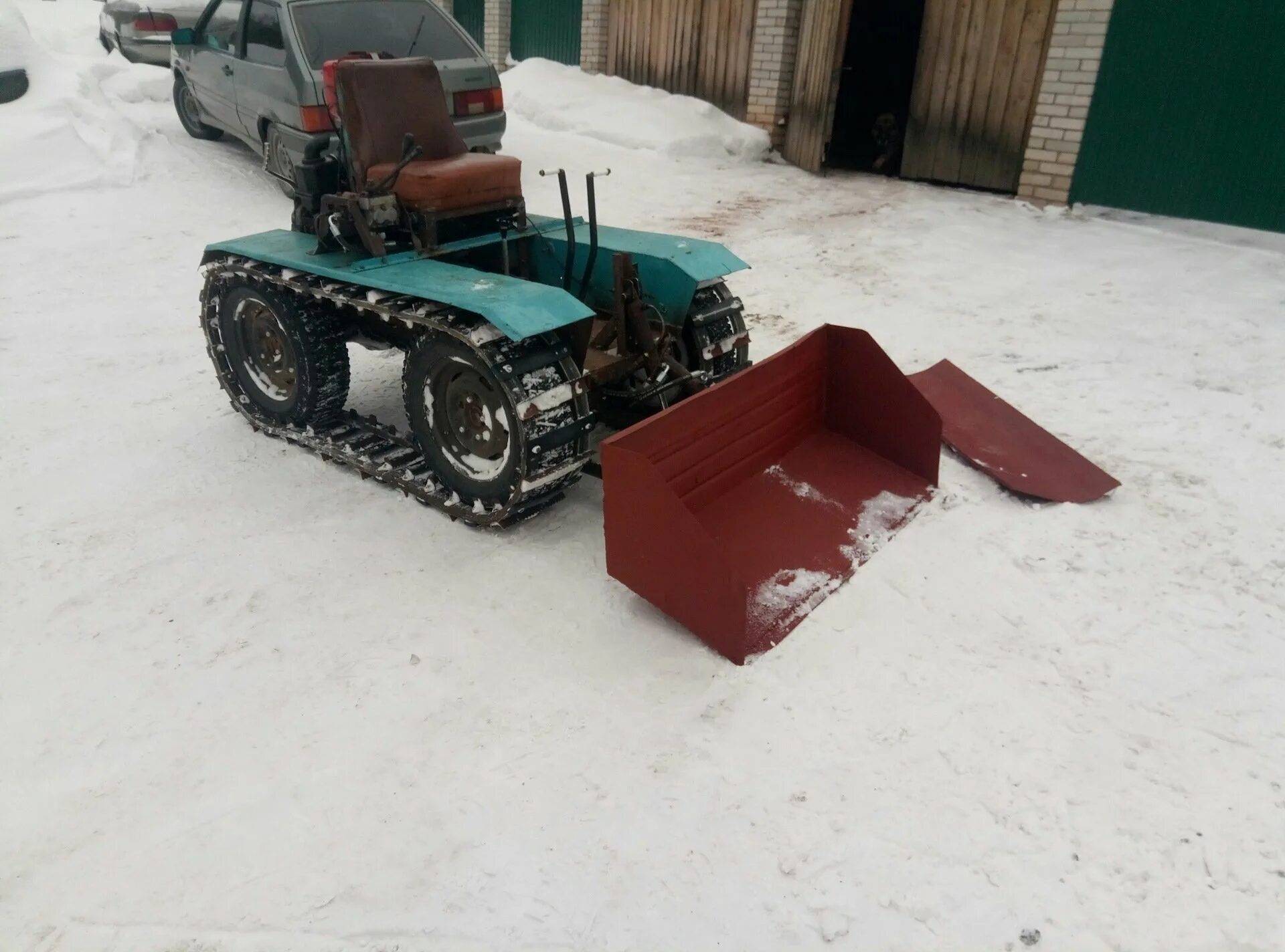 Сделать гусеничный трактор. Гусеничный мини-трактор 3zp-08pc. минитрактор уралец на гусеницах. самодельные гусеничные мини трактора трансмиссия. самодельный гусеничный минитрактор.