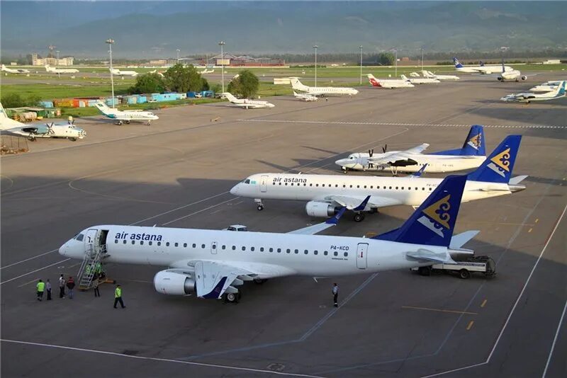 Купить самолет в казахстане. Самолеты авиакомпании Air Astana. Казахстан Air Astana. Самолет Эйр Астана. Самолет 290 Air Astana.