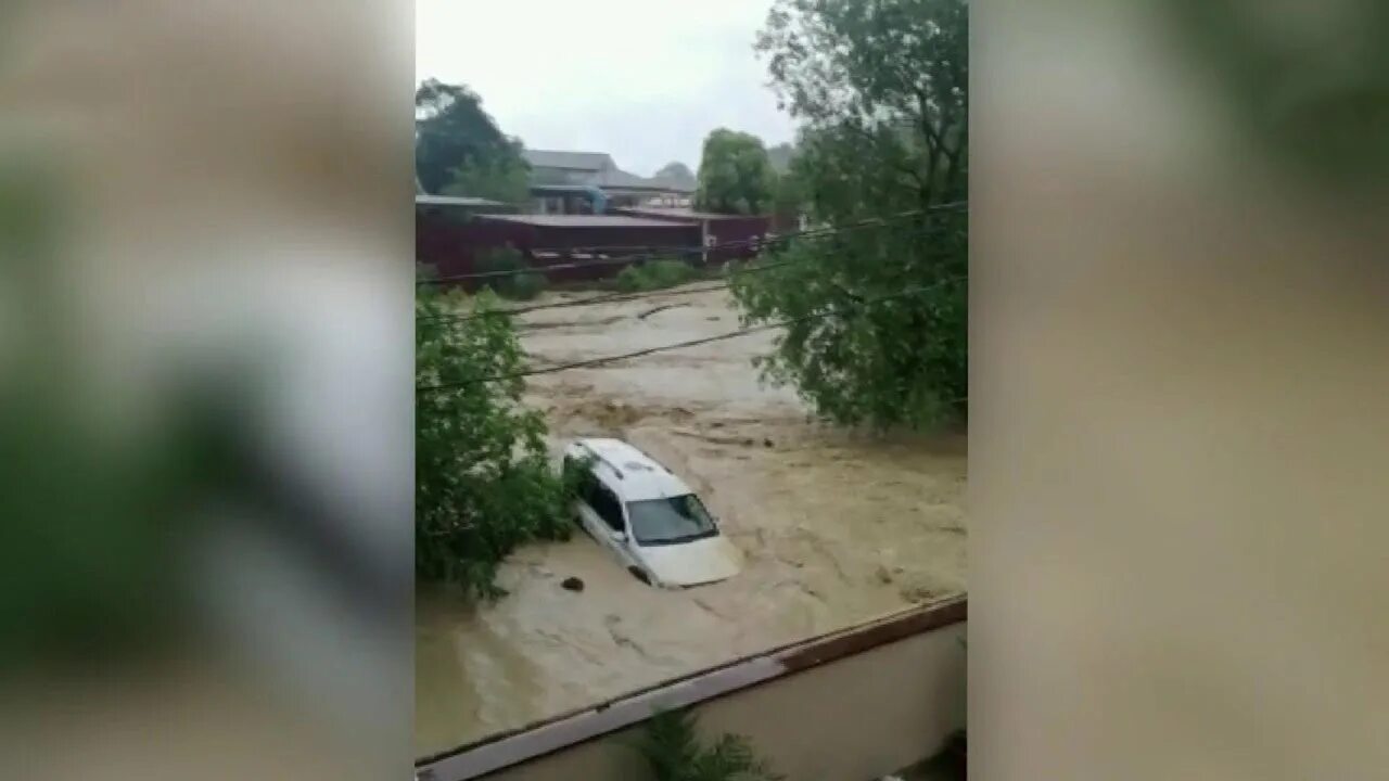 побережье затопило. сочи адлер затопило. витязево наводнение 2021. черное море потоп. побережье затопило.